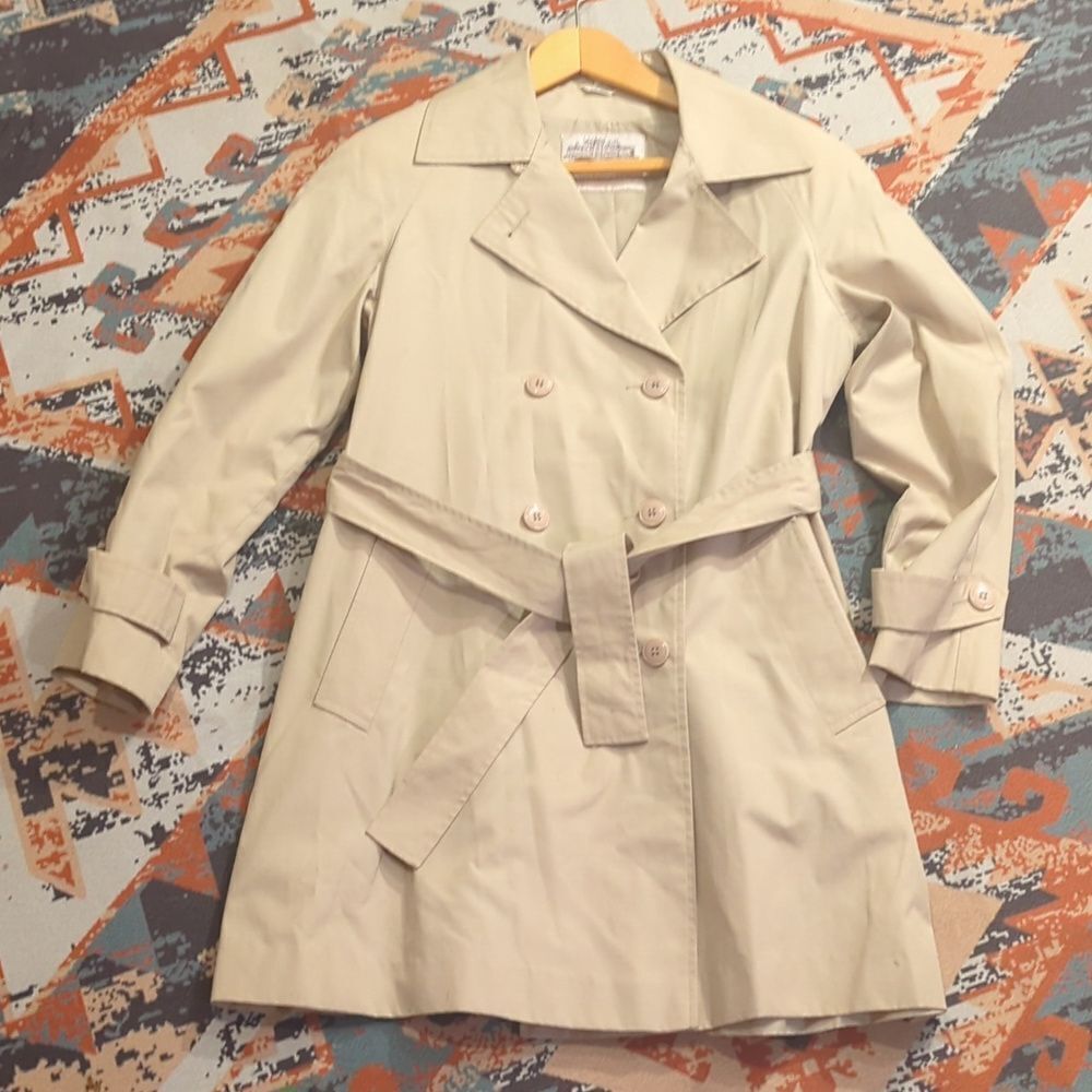 Vintage Windsor Bay by JCPenney Women’s tan Belted Trench Coat Size